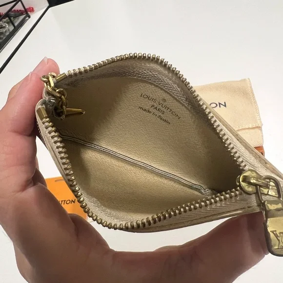 Louis Vuitton Damier Azure Cles Key Pouch - Picture 6 of 10